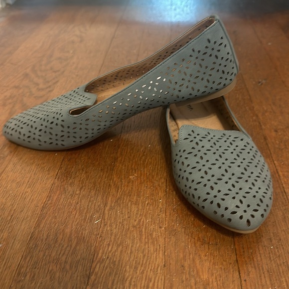 Flats - Picture 2 of 3